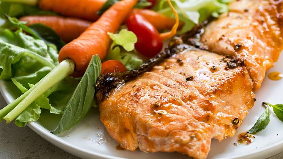 Si quieres adelgazar, debes incluir pescado y verduras frescas en tu dieta. 